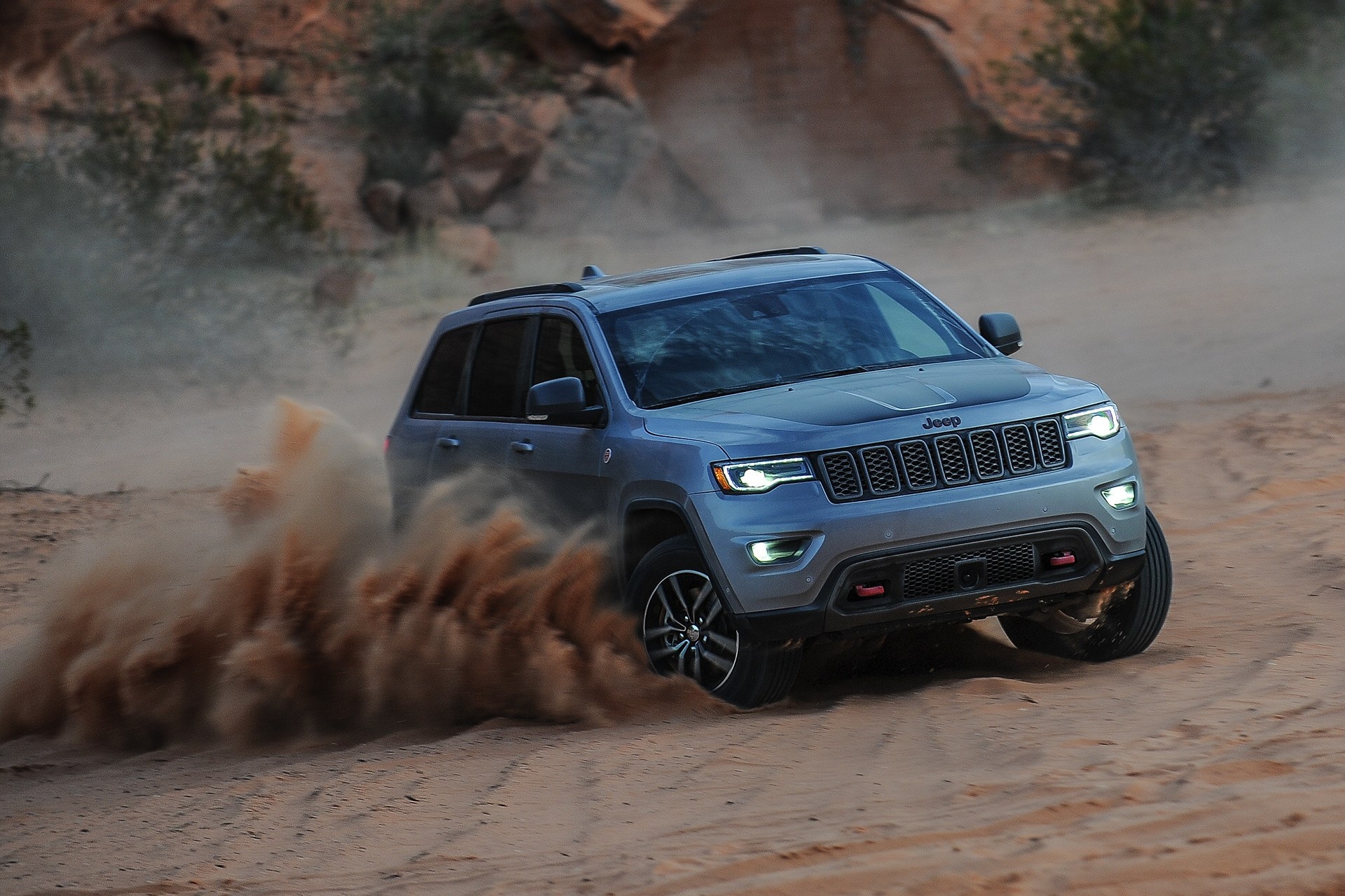 2019-jeep-grand-cherokee-gallery-exterior4