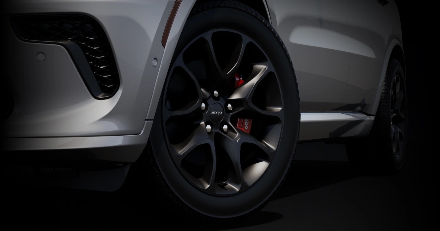 Gros plan sur les roues SRT noires du Dodge Durango 2025 avec freins Brembo rouges.